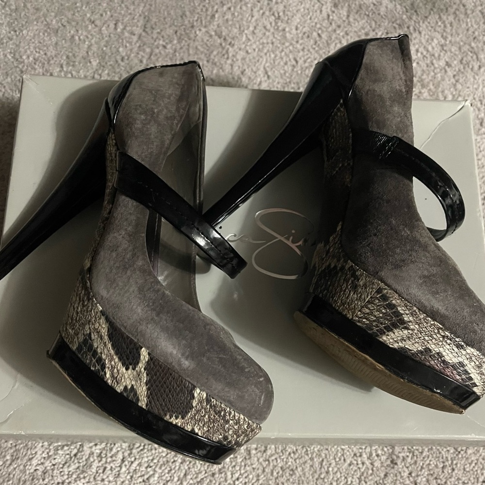 Women’s Cheetah platform pump